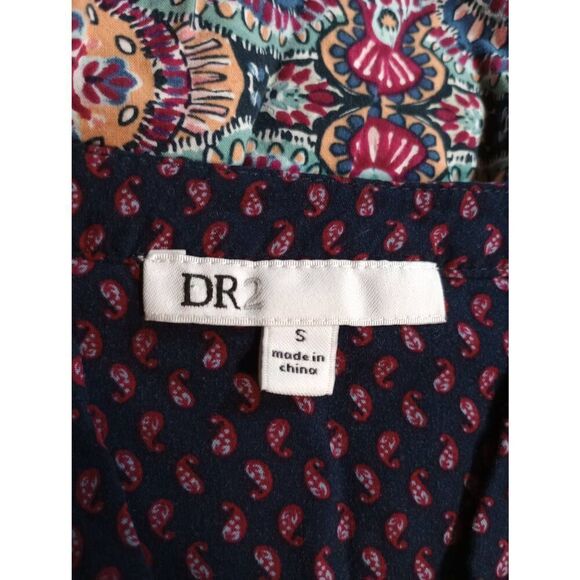 DR2 Shirt Ladies Small Maroon Abstract VNeck Short Sleeve Light Weight - Picture 5 of 7